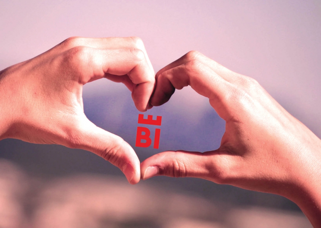 zwei Händen die ein Herz formen, in der Mitte ist das neue Logo von Bielefeld